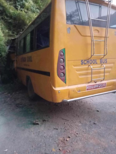  स्कुल बस दुर्घटना हुँदा १५ जना घाइते, एक जना गम्भीर 